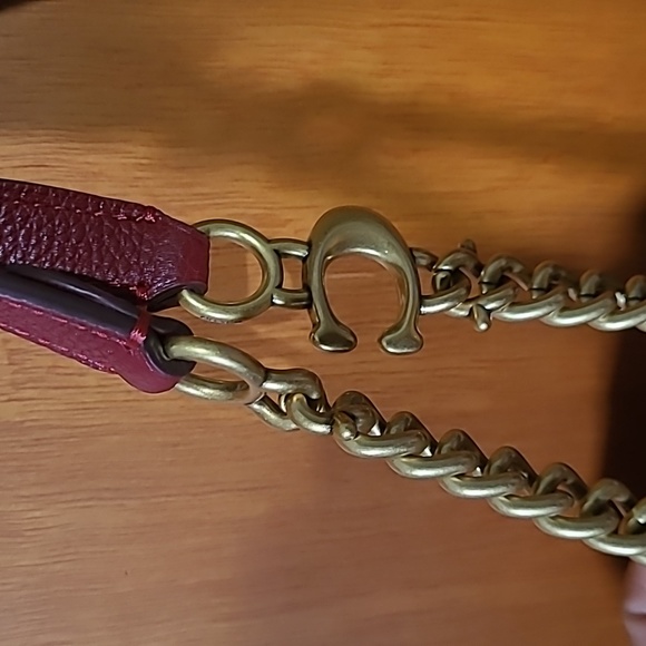 Coach shoulder /body bag color deep red - Picture 3 of 5